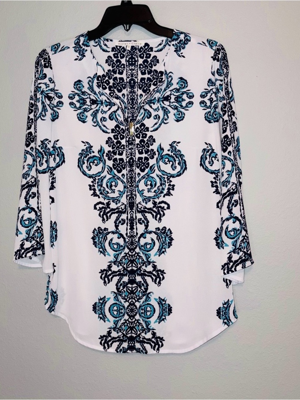Violet + Claire V-Neck Bell Sleeves Top Size S